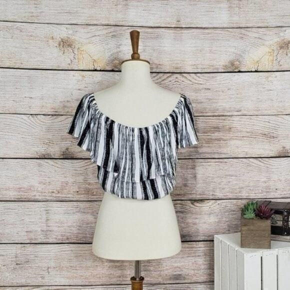 Astr the Label Striped Blouson Black‎ White Crop Top Size Large - Picture 2 of 3